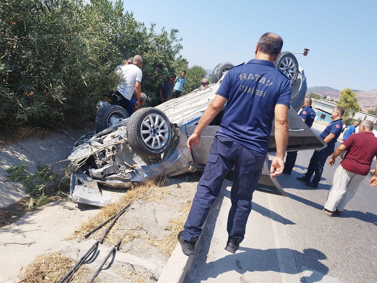 Hatay'da otomobil takla attı: 3 yaralı