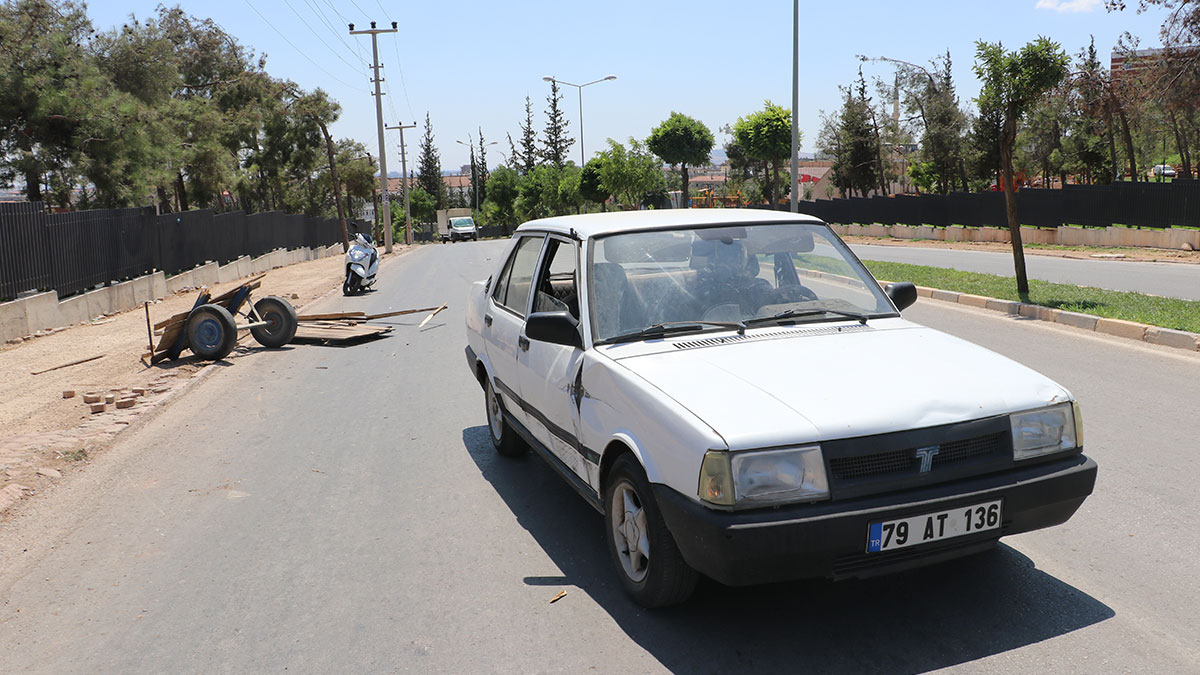 Sürücüsüz at arabası ortalığı birbirine kattı: 4 yaralı