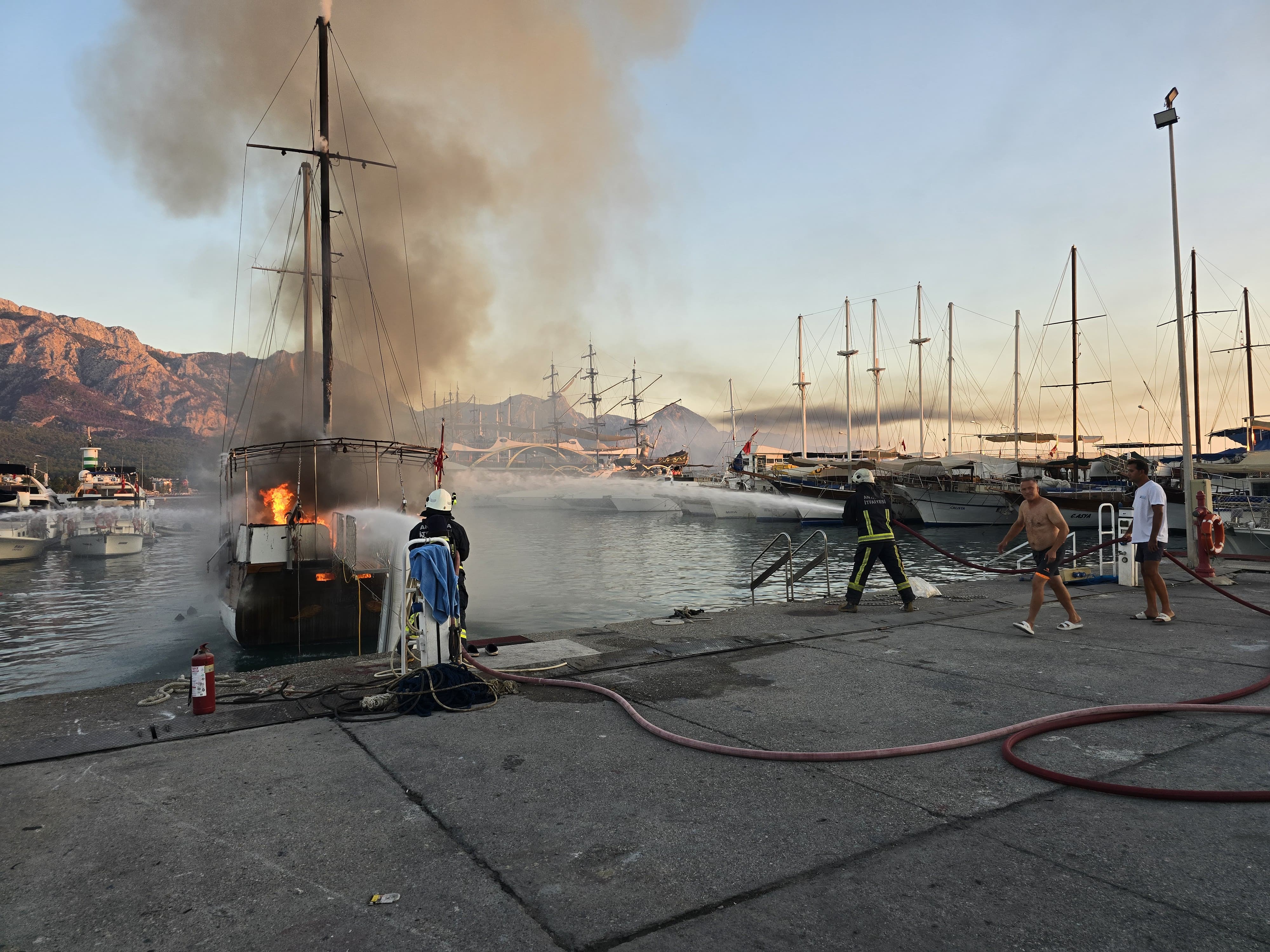 Gezi teknesi küle döndü