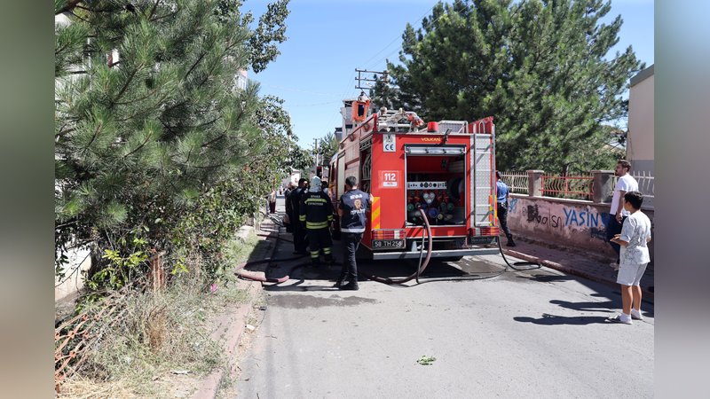 15 yaşındaki genç yaşlı kadını yangından kurtardı