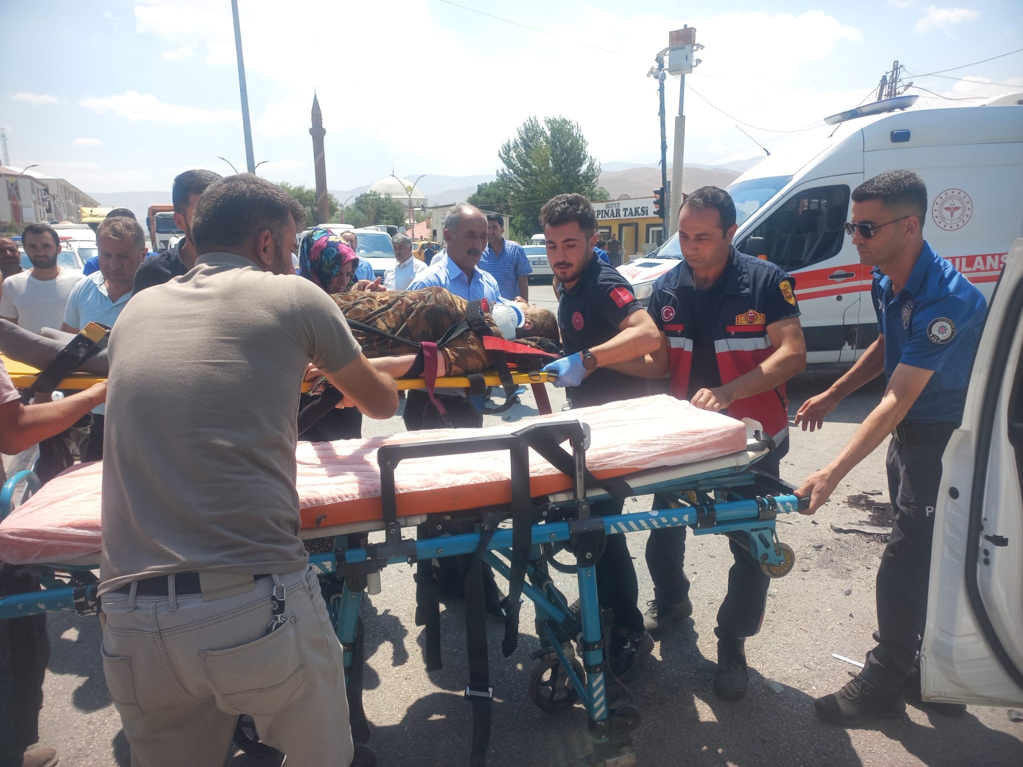 Van'da trafik kazası! Yaralılar var