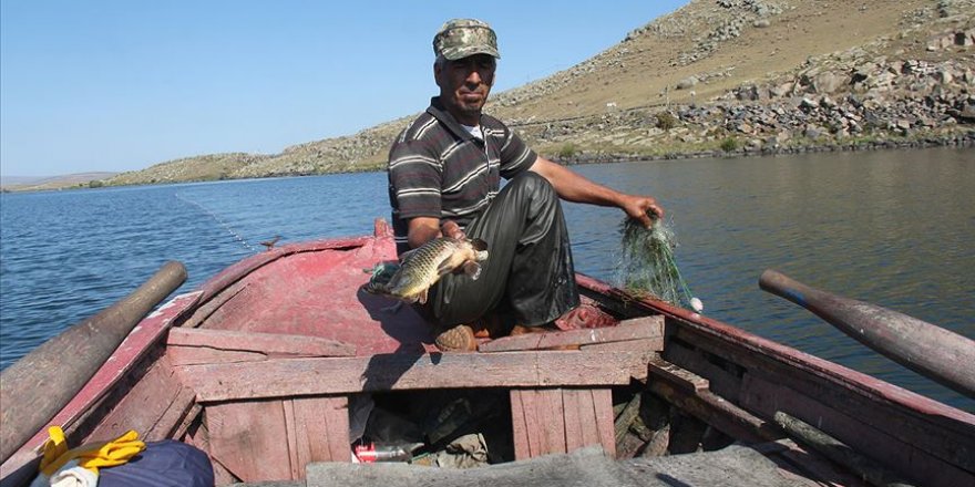 Denizsiz kentlerin balıkçıları av mesaisinde
