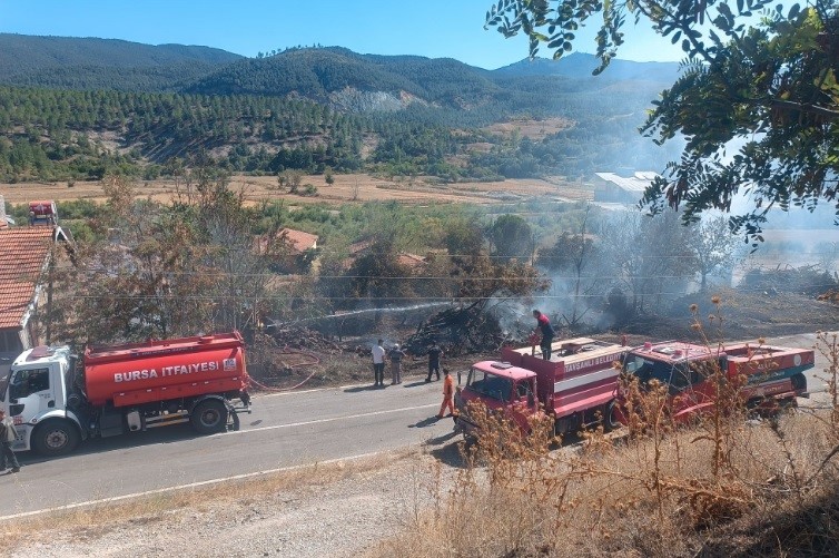 Kütahya'da 2 ev kül oldu