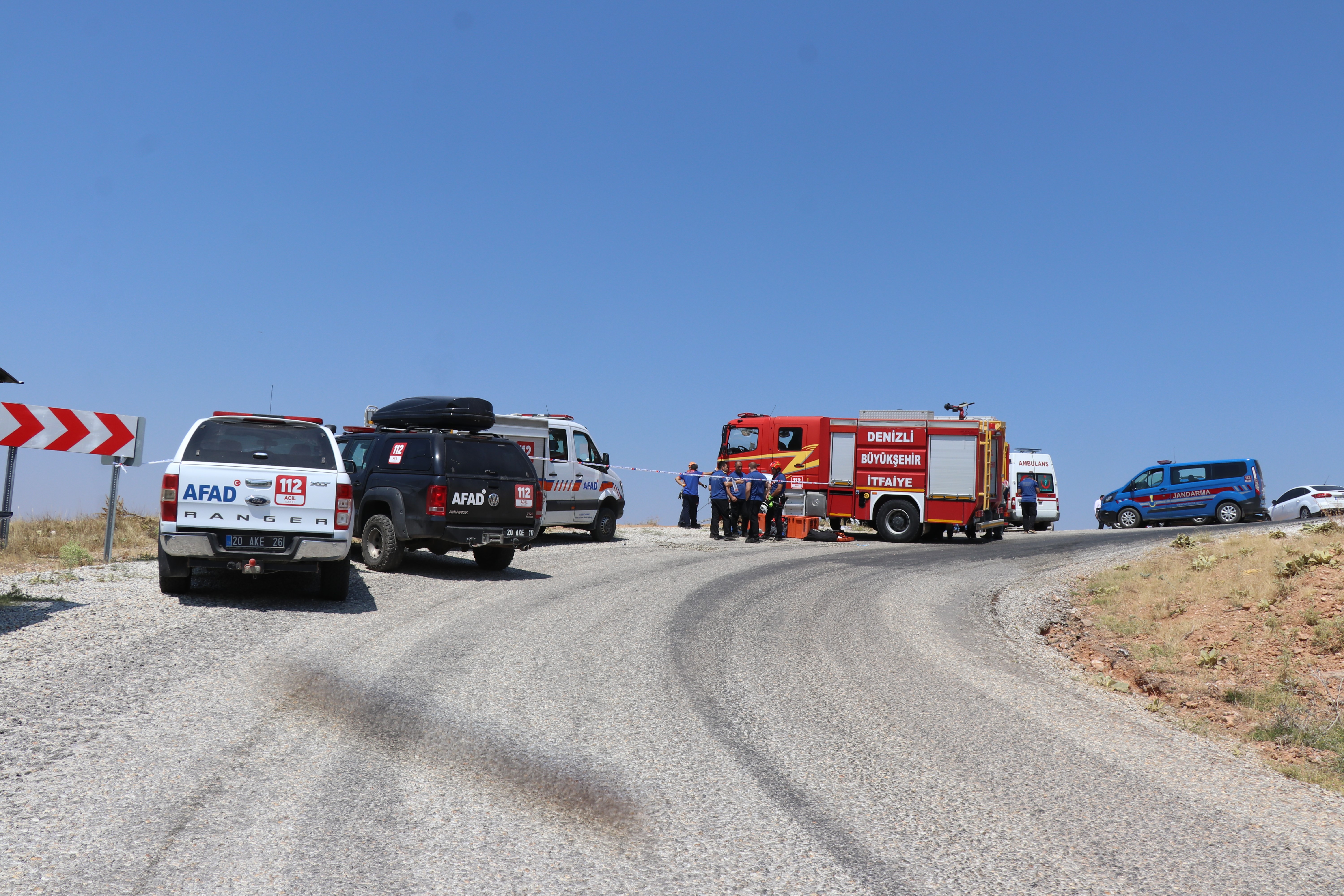 Kontrolden çıkan otomobil uçuruma yuvarlandı: 4 ölü