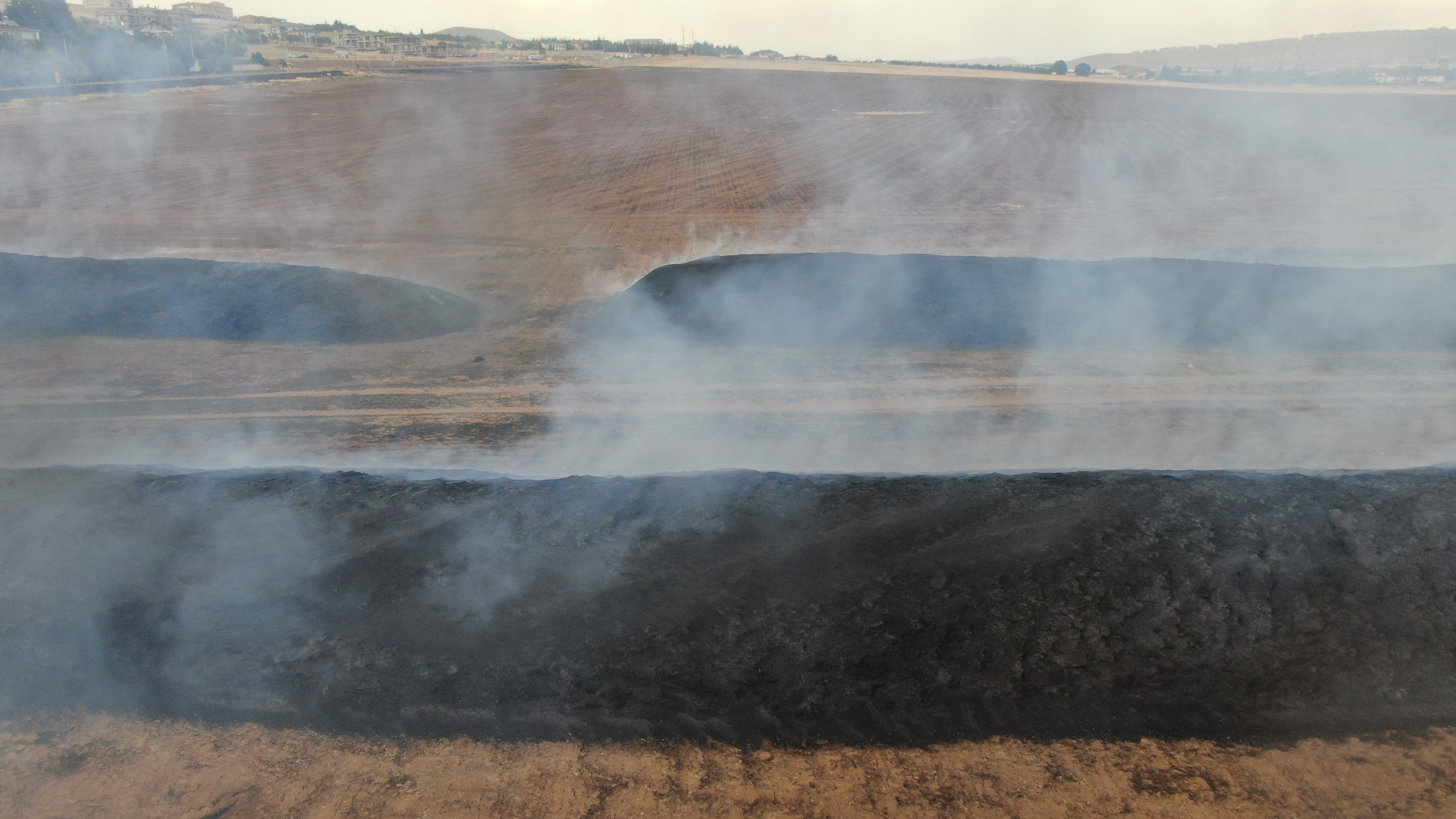 Elazığ'da çıkan yangında 400 ton saman kül oldu