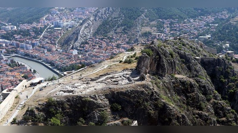 Amasya'da 700 yıllık cami kalıntısı ve sokak bulundu