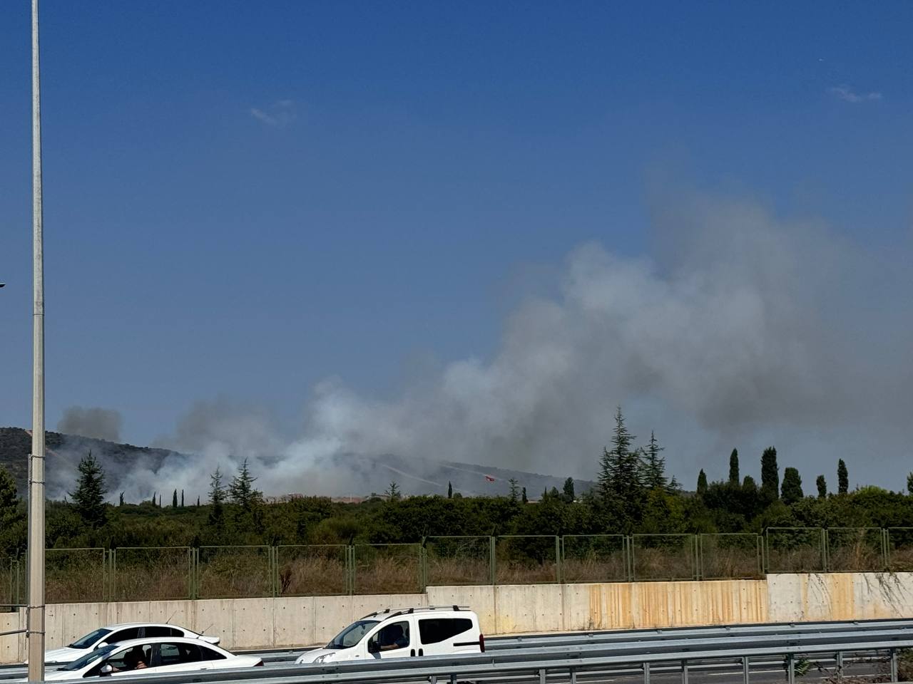 Tuzla'da askeri alan yangın çıktı