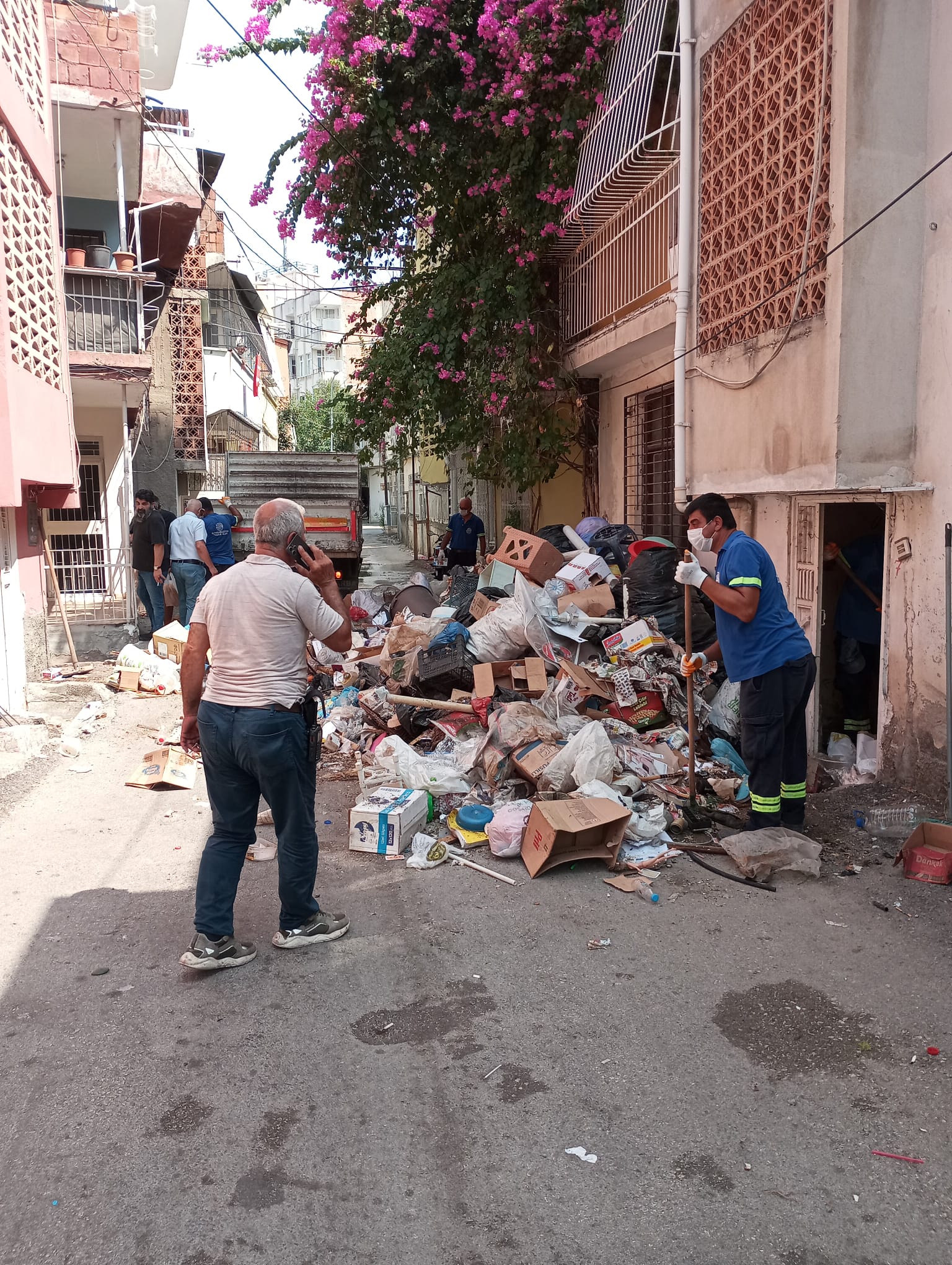 Adana'da çöp ev temizlendi