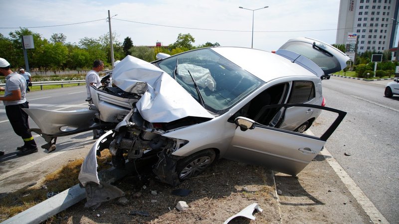 Edirne’de feci kaza: Baba ve iki çocuğu yaralandı
