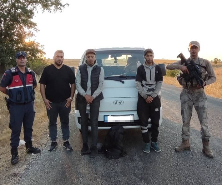 Edirne'de kaçak göçmenler yakayı ele verdi