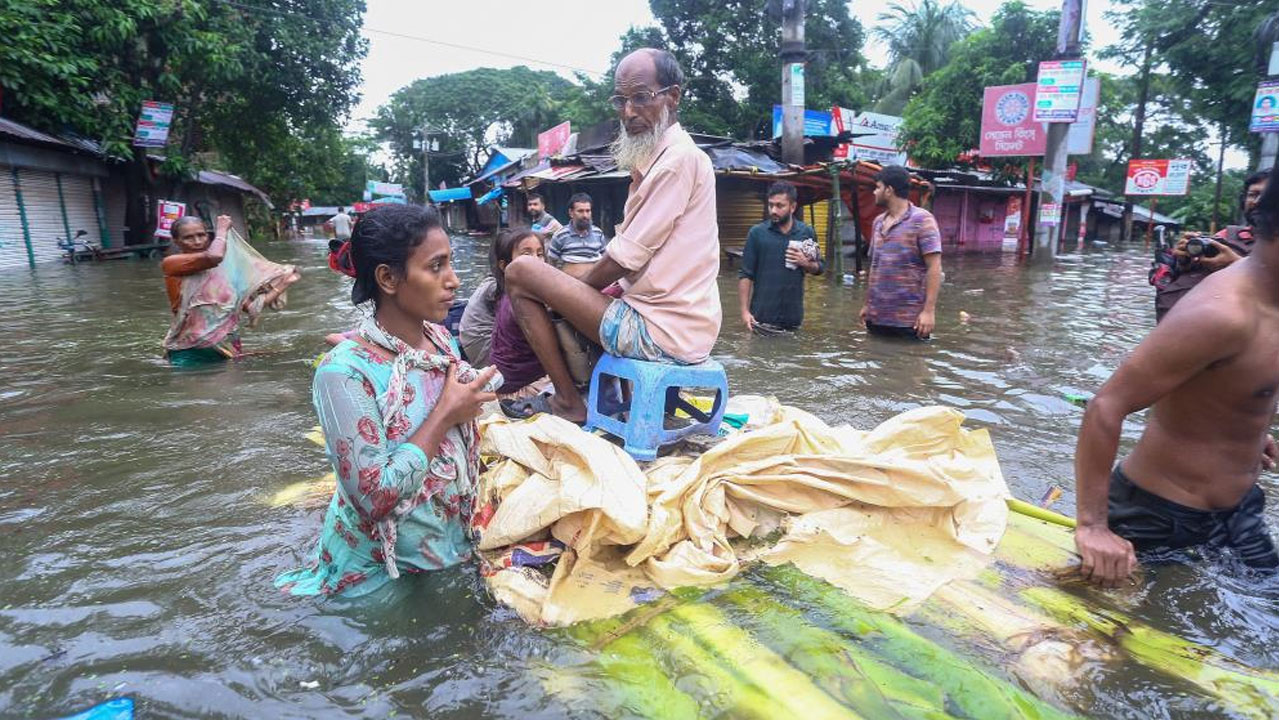 Hindistan ve Bangladeş’i sel vurdu: 36 ölü