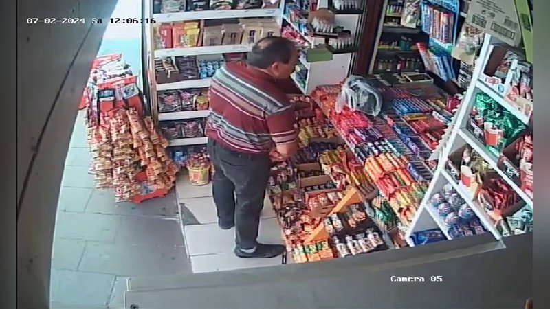 Büfe sahibi hırsızı dikkati sayesinde yakaladı