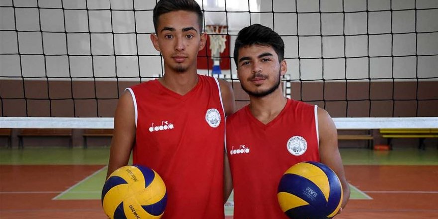 Plajı olmayan şehrin şampiyon voleybolcuları