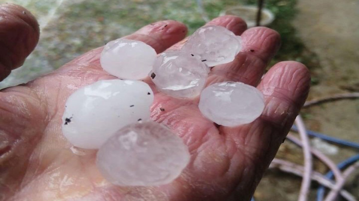 Karabük'te ceviz büyüklüğünde dolu yağdı