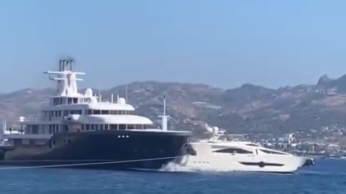 Milyon dolarlık mega yat, motoryatı ezip geçti