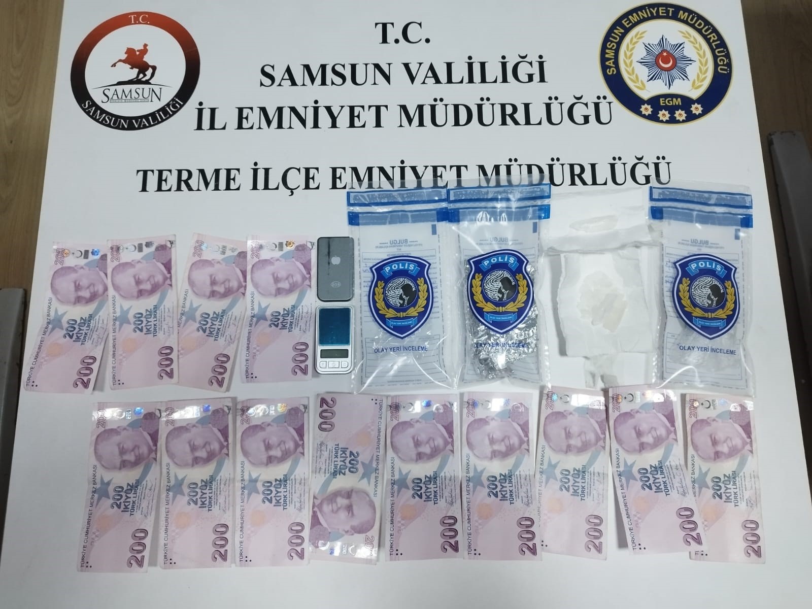 Samsun'da polis uygulaması! Uyuşturucu ve sahte para ele geçirildi