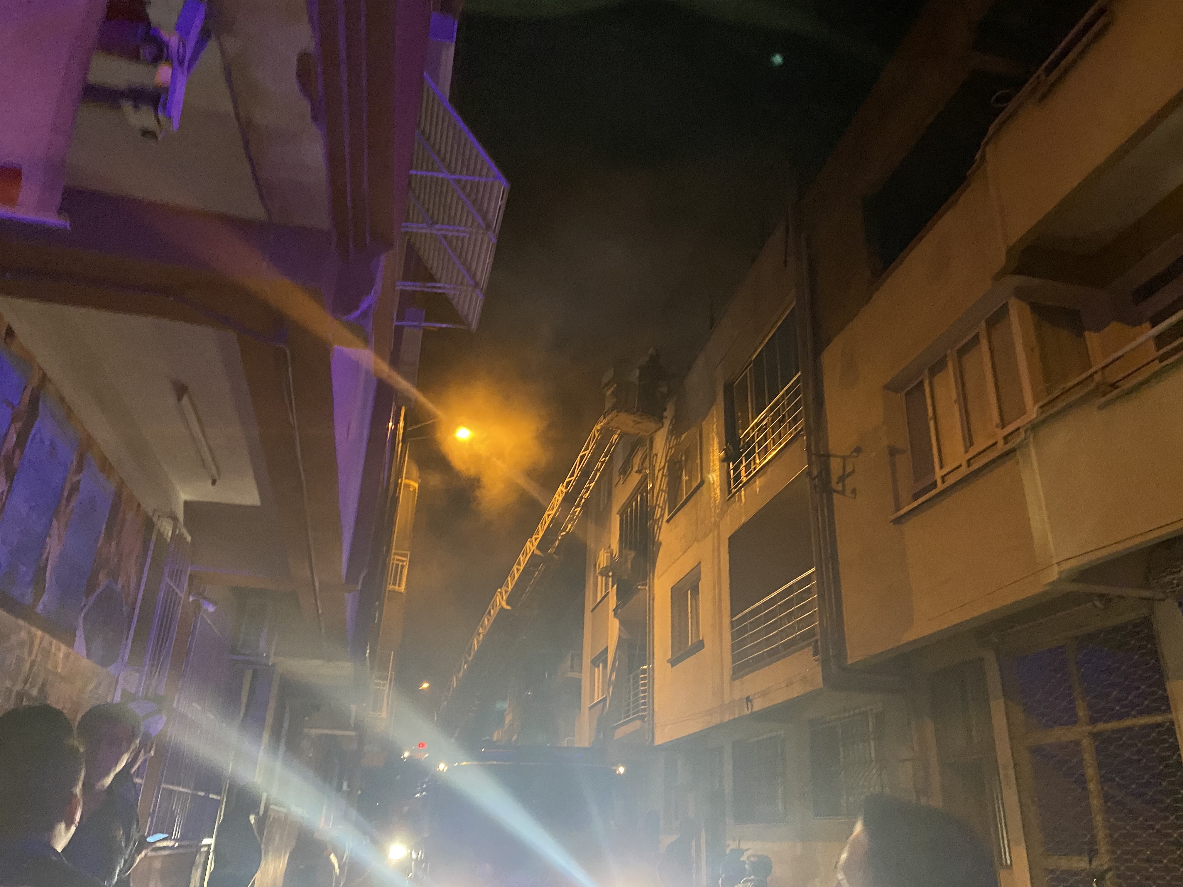 Manisa'da korkutan yangın