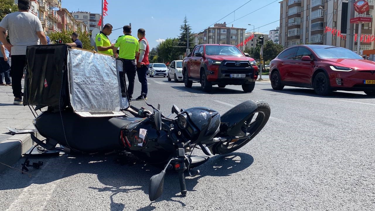 Kayseri'de kamyonetle motosiklet çarpıştı