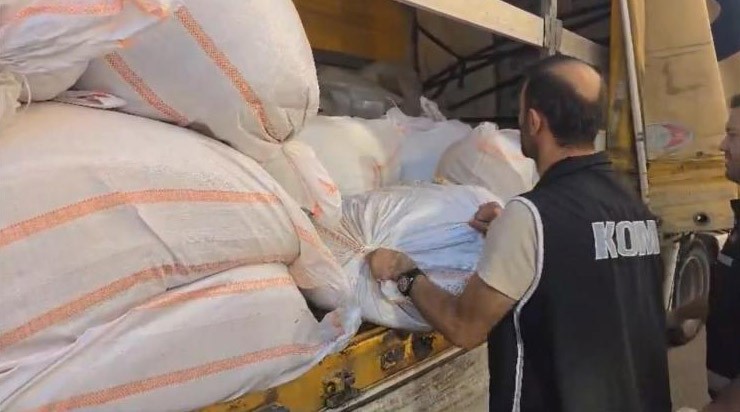 Kocaeli'de çuvallar dolusu kaçak tütün ele geçirildi