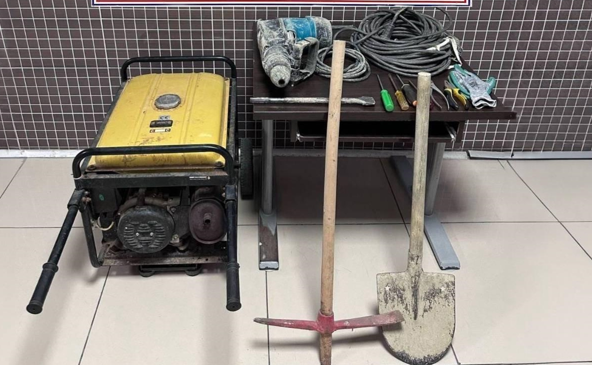 Mersin'de kaçak kazıya suçüstü