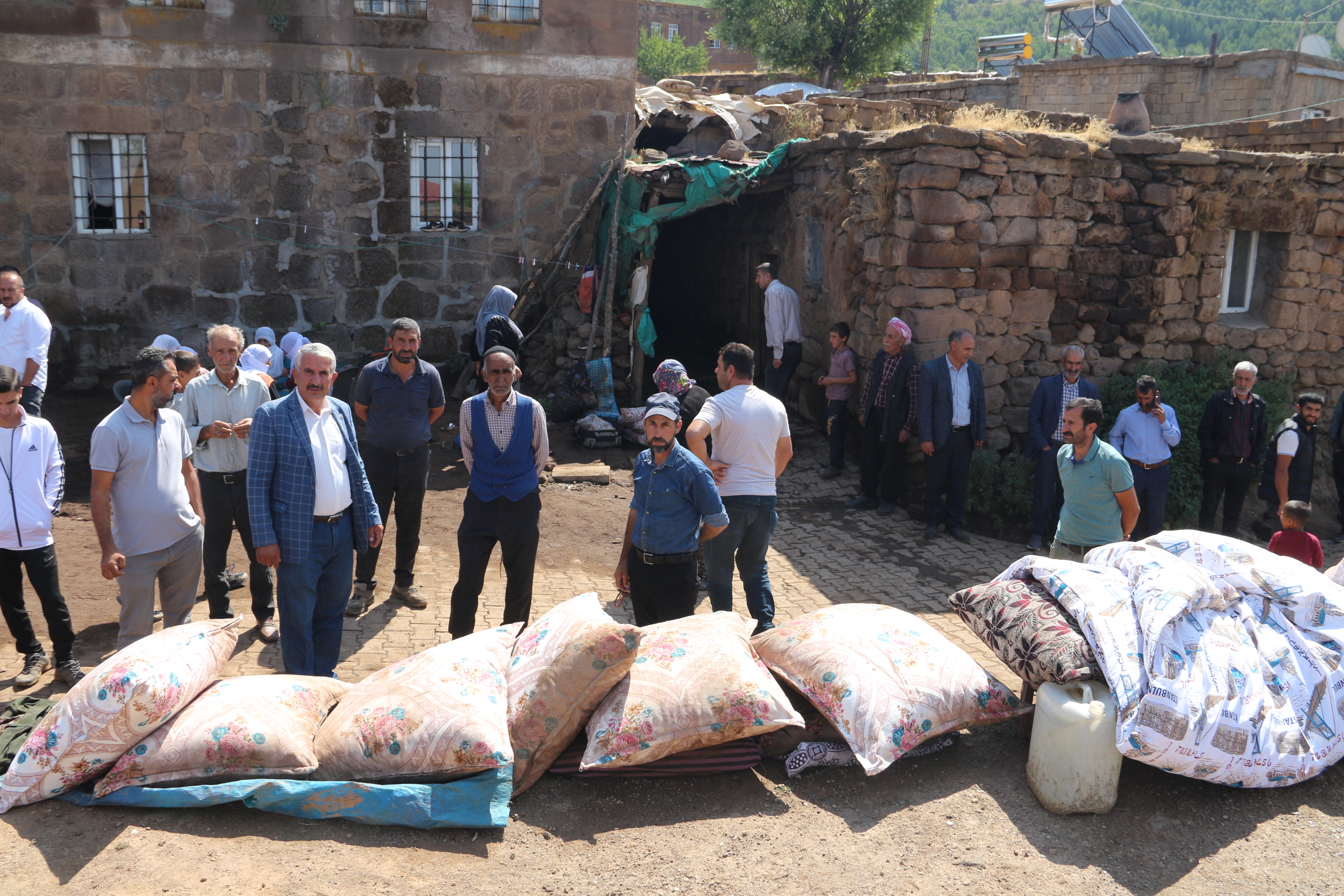 Bitlis'i sel vurdu: Hasar tespit çalışmaları başladı
