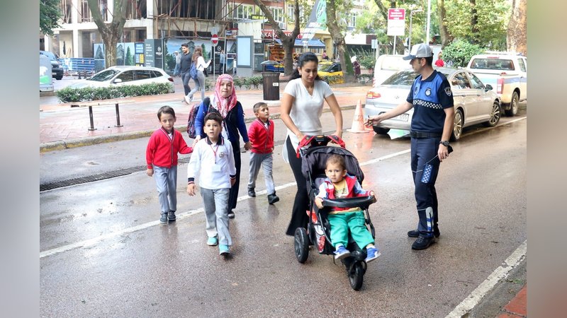 Zabıta ekipleri okul önlerinde göreve başlayacak