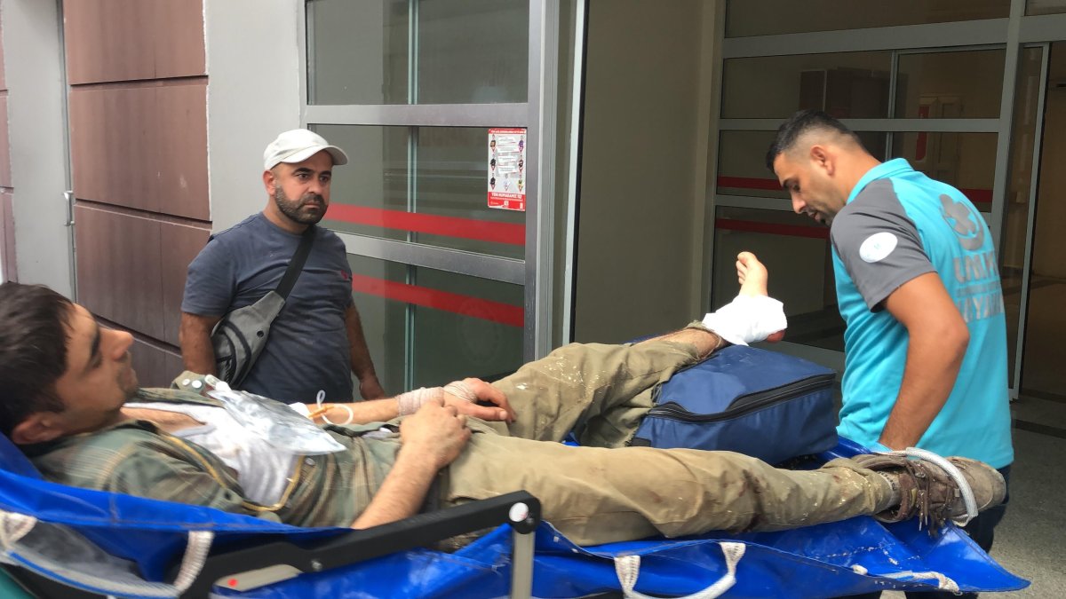 Odun keserken az kalsın ayağından oluyordu