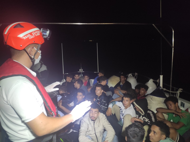 Fethiye açıklarında onlarca kaçak göçmen yakalandı