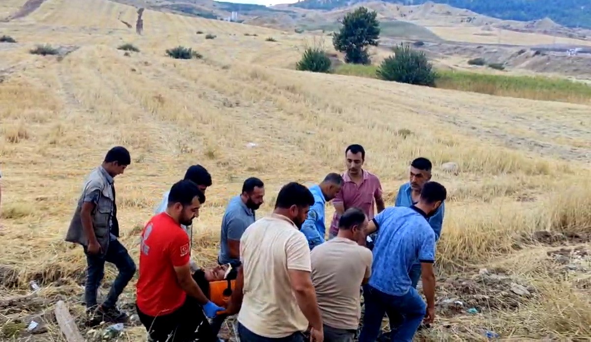 Adıyaman'da hafif ticari araç takla attı: 2 yaralı (9 Eylül 2024)