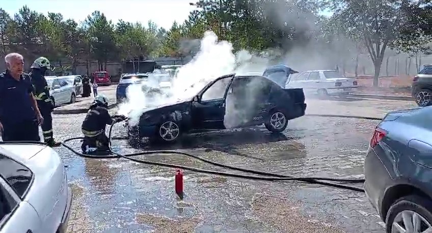 Otomobil alev topuna döndü (9 Eylül 2024)