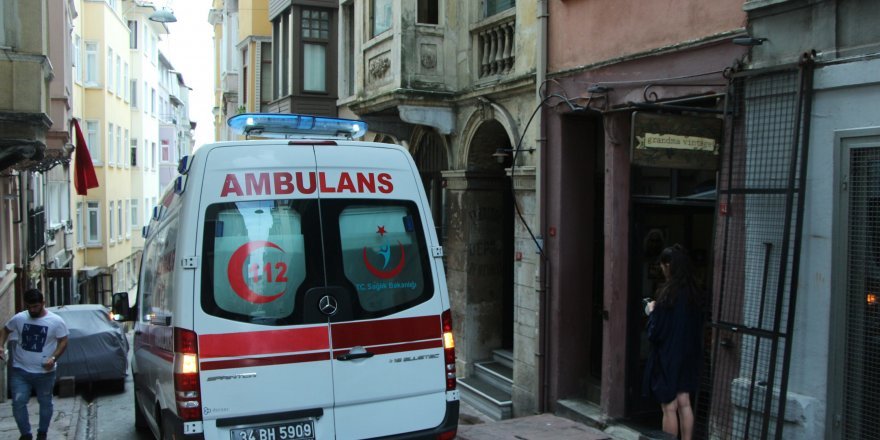 Beyoğlu'nda 2 İngiliz turist ölü bulundu