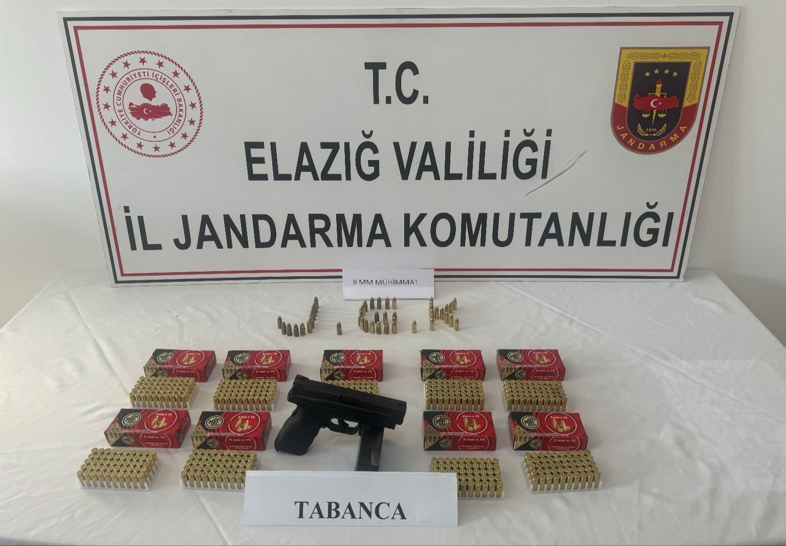 Elazığ'da ruhsatsız tabanca operasyonu