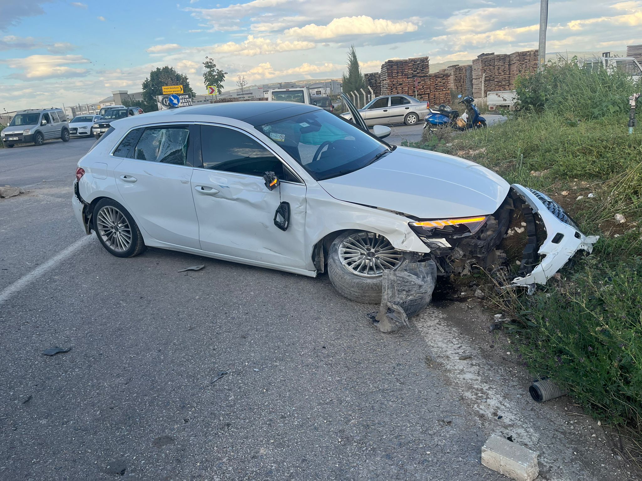 Otomobil ile motosiklet çarpıştı: 1 ölü, 1 yaralı