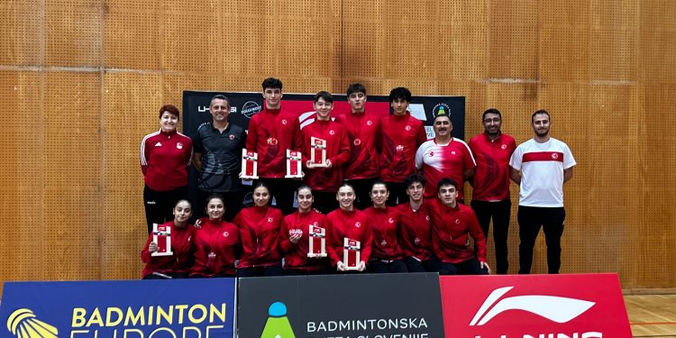 Genç milli badmintoncular, Slovenya'daki turnuvada 3'ü altın 8 madalya kazandı