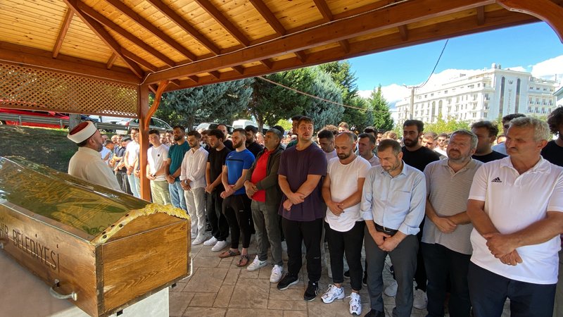 Bir ay önce evlenmişti, trafik kazasında hayatını kaybetti