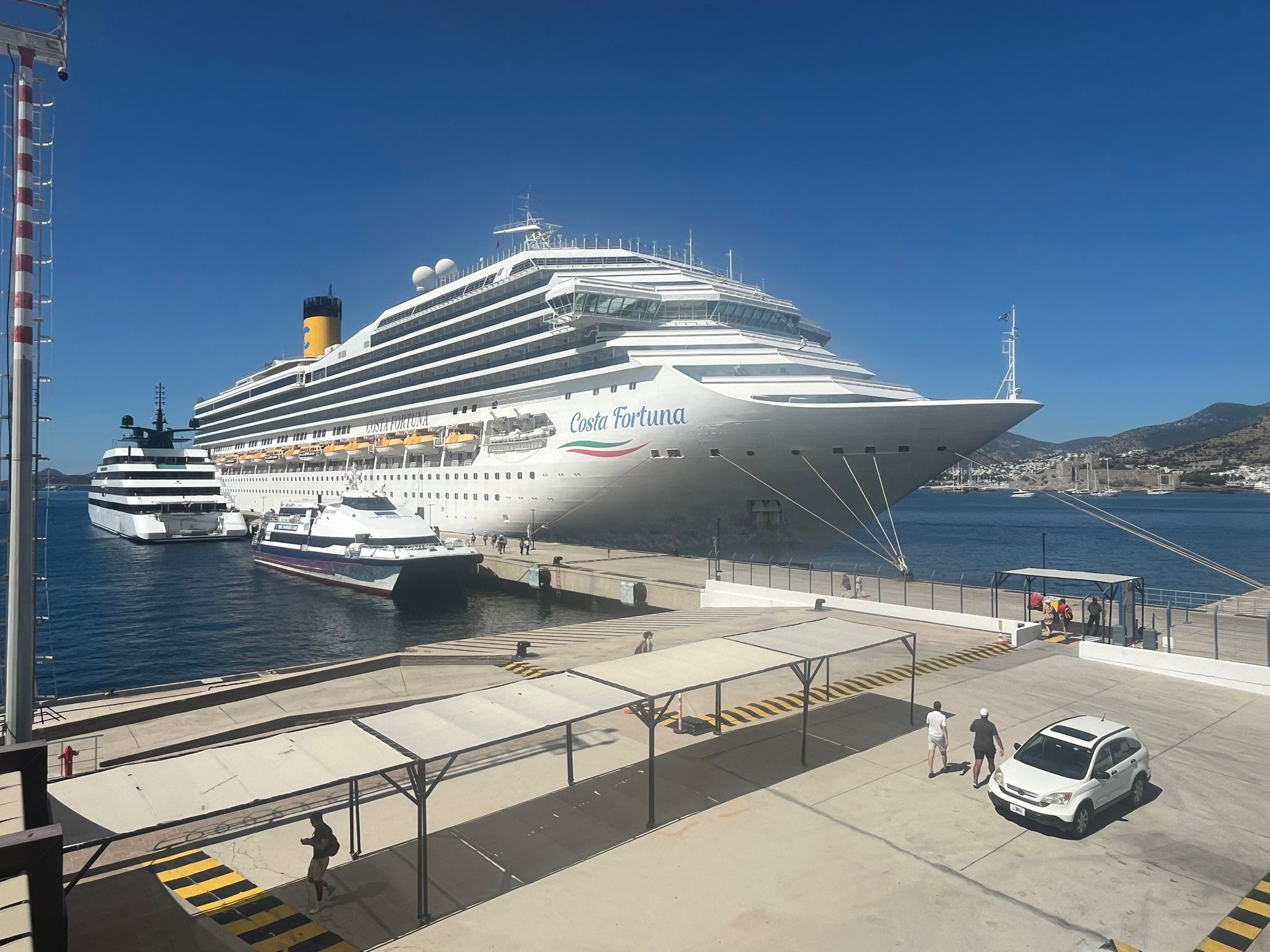 Bodrum'a kruvaziyerler ile binlerce yolcu geldi