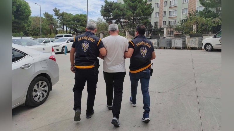 Manisa'da okul müdürüne velinin silahlı saldırısı güvenlik kamerasına yansıdı