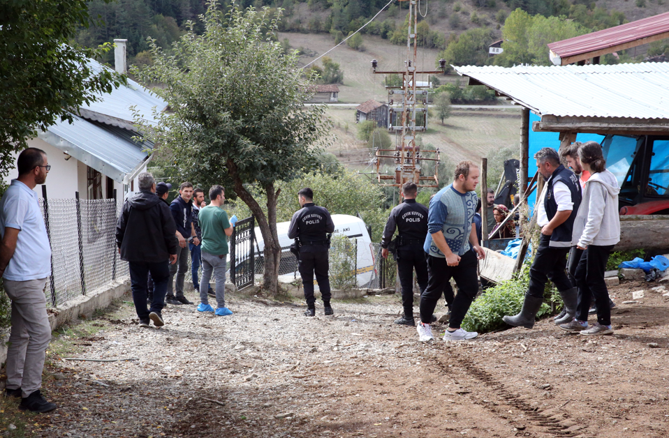 18 yıl önce kaybolan kadın için oğlunun bahçesi kazıldı