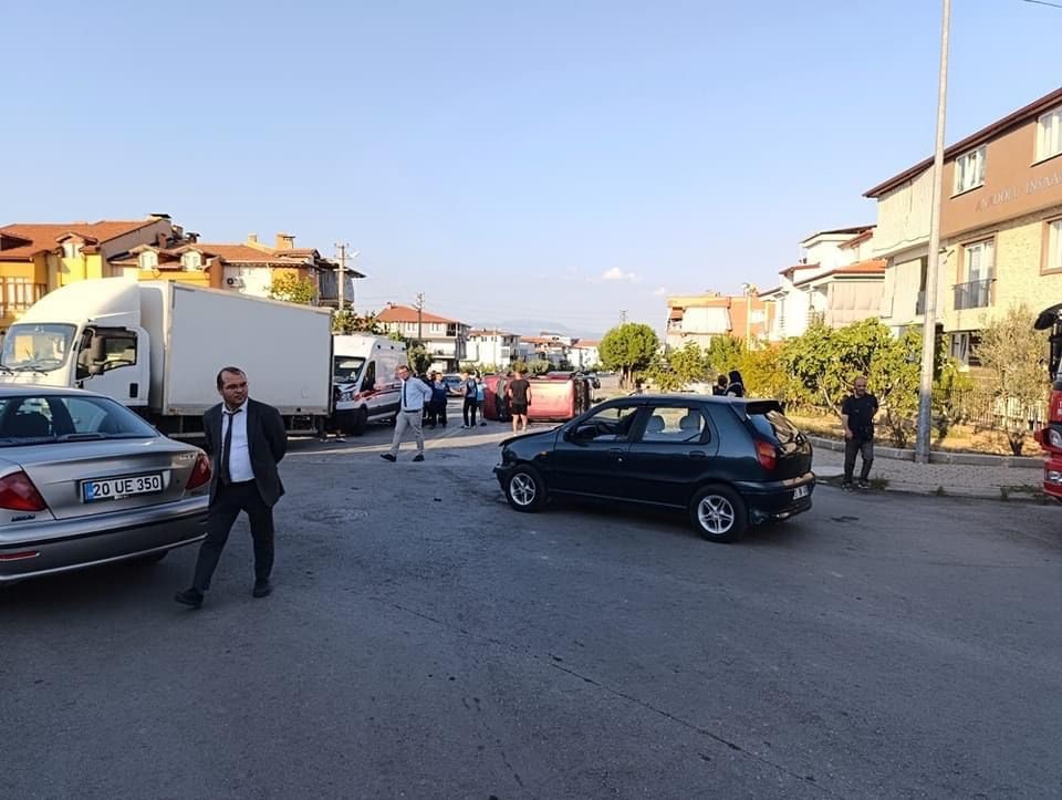 3 aracın karıştığı kazada 1 kişi yaralandı