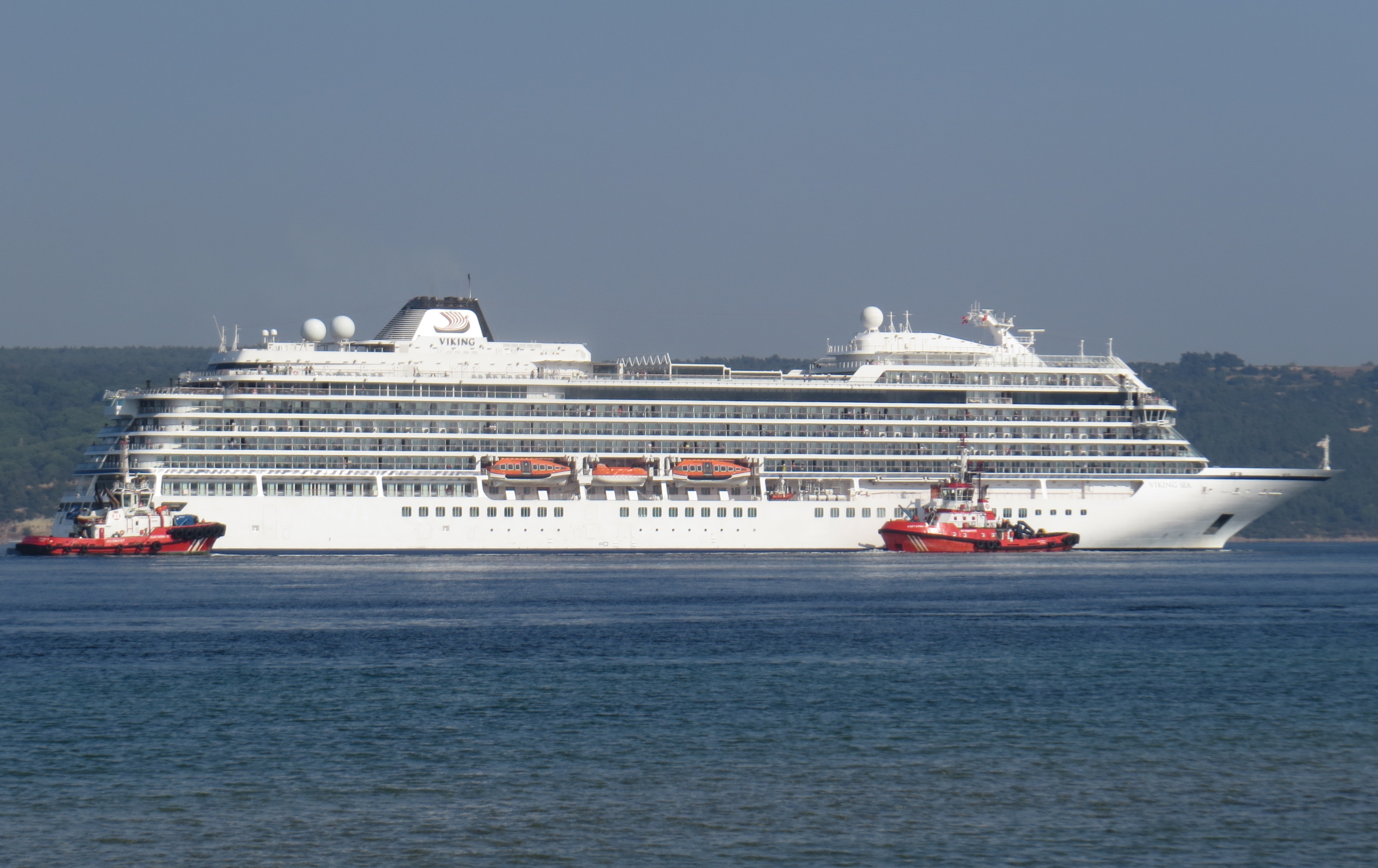 Norveç bayraklı dev kruvaziyer Çanakkale'de