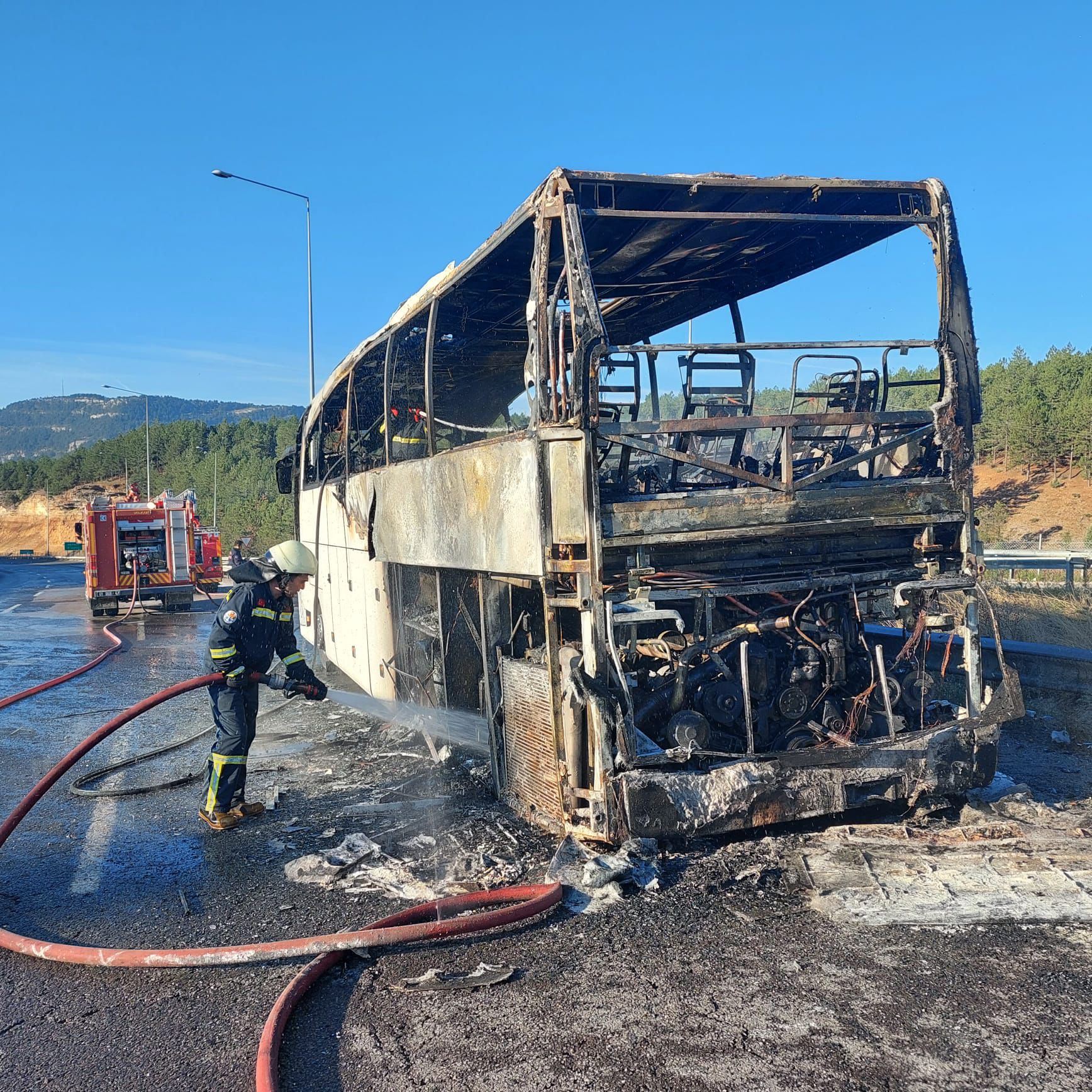 Adana'da yolcu otobüsü küle döndü