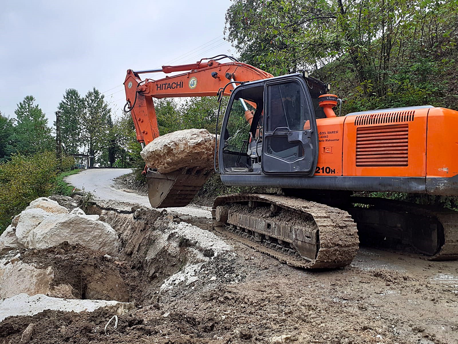 Heyelan bölgelerinde ekiplerin çalışması devam ediyor