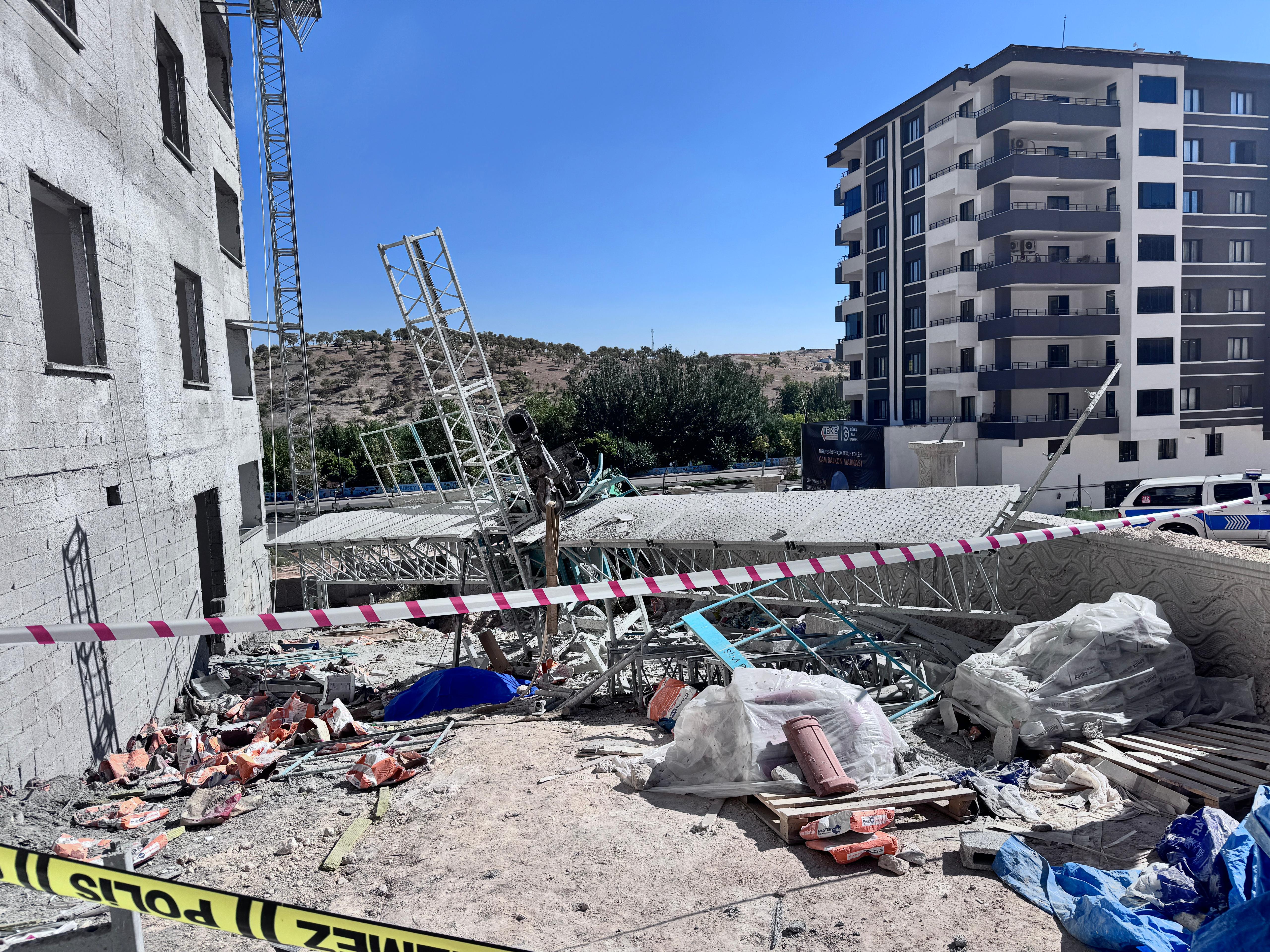 Gaziantep'te feci olay: İşçinin üzerine vinç düştü