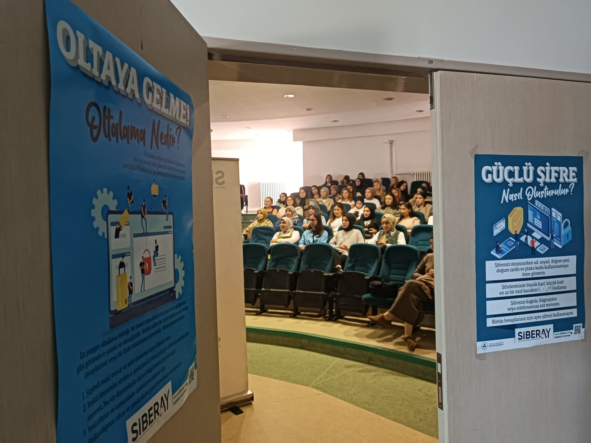 Üniversite öğrencilerine dolandırıcılık bilgilendirmesi