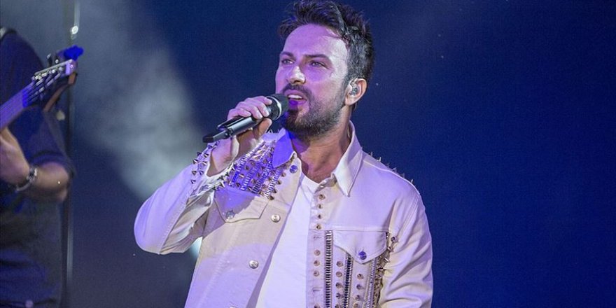 Tarkan Harbiye'de konser verdi