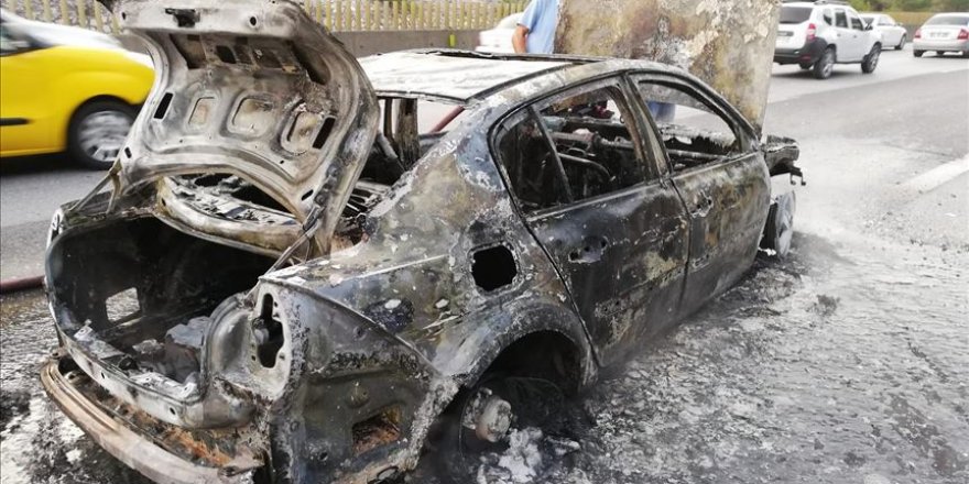 Bir saat önce aldığı otomobili yandı