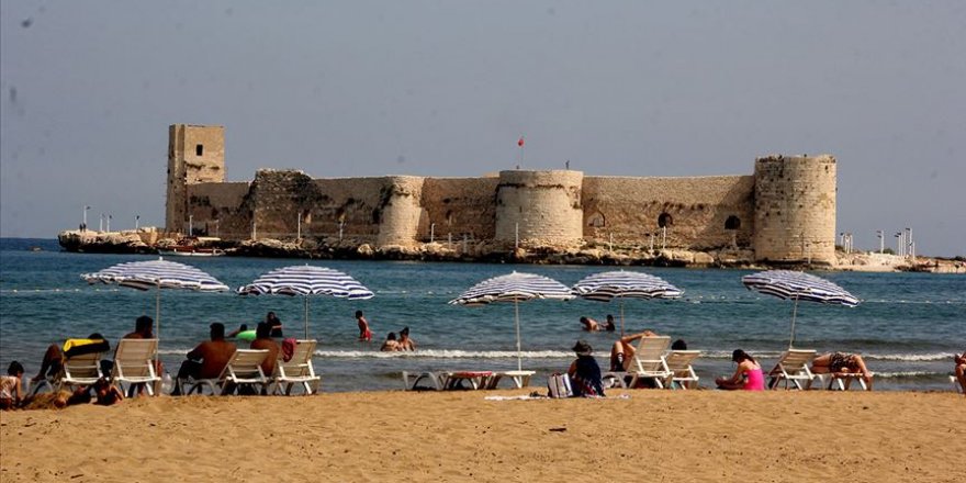 Kızkalesi'nde turizmcilerin yüzü güldü