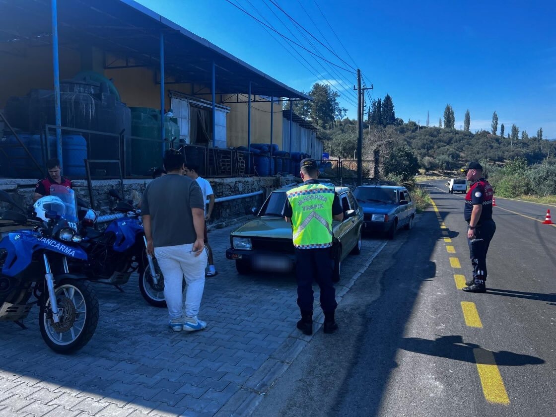 Aydın’da trafik kurallarına uymayan sürücüler cezadan kaçamadı