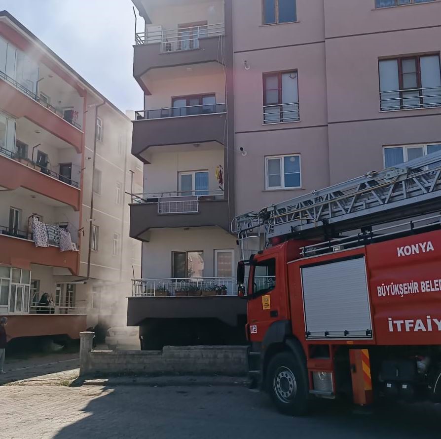 Konya'da 4 katlı apartmanın bodrumunda yangın paniği