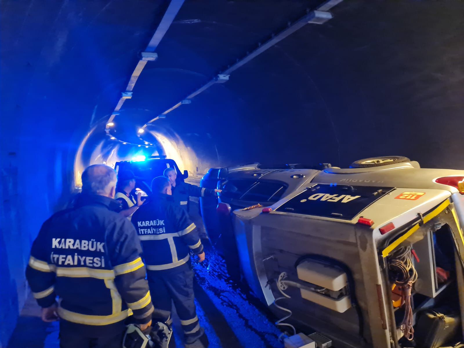 Karabük'te  AFAD aracı devrildi